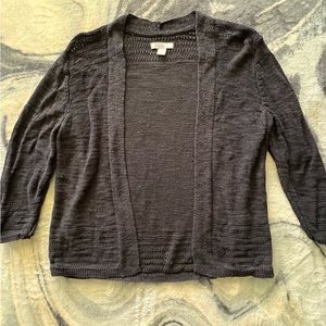 Light, cropped knitted cardigan